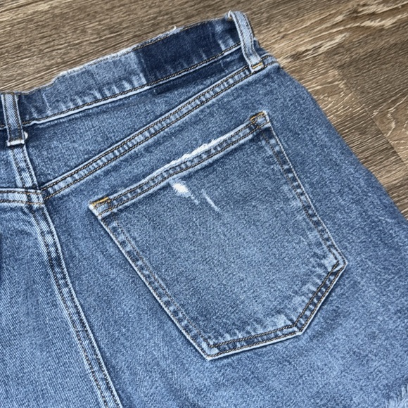 A&F HR Mom Short - Picture 3 of 5